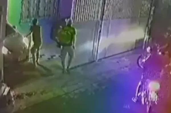 Veja o momento que criminosos invadem casa e roubam carro no Japiim