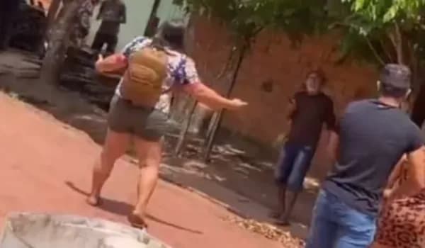 VÍDEO: Vizinho tenta matar mulher a terçadadas durante briga, no Pará