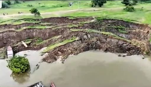 VÍDEO: Orla de Boa Vista do Ramos é interditada após deslizamento de terras