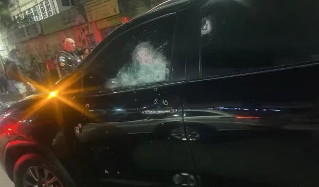 VÍDEO: Policial em carro blindado é fuzilado no Rio de Janeiro