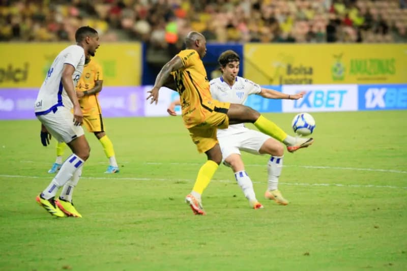 De virada, Amazonas vence o Avaí e fica perto do G-4 da Série B