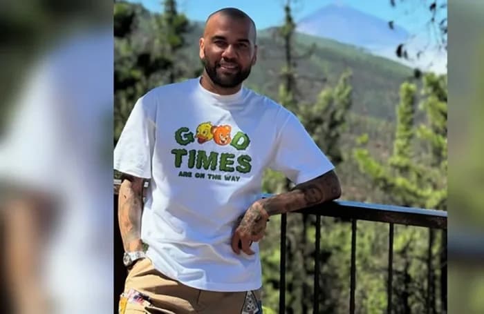 Daniel Alves reaparece nas redes sociais após condenação por estupro