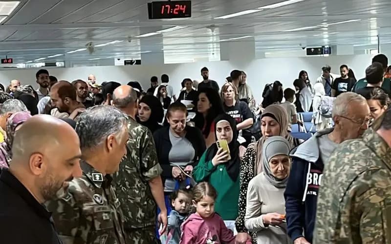 Terceiro voo da FAB sai do Líbano com 218 resgatados a bordo