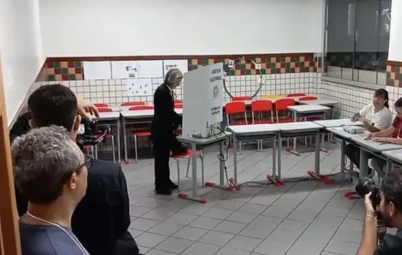 Eleições 2024: presidente do TSE, ministra Cármen Lúcia vota em Belo Horizonte