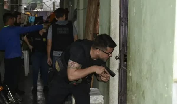 Blogueiro de Manaus é preso por roubo e porte ilegal de arma de fogo