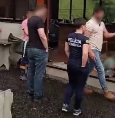 Criança de 4 anos é atingida por bala perdida perto de clube de tiro em SC