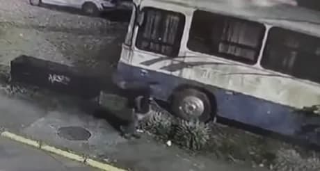 Pai é preso por abandonar filho de 3 anos em ônibus intermunicipal no RS