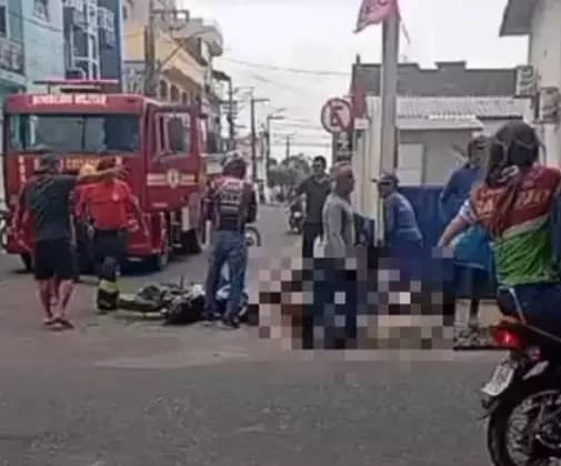 VÍDEOS: Carro invade calçada e atropela dois adolescentes em Cametá; um tem braço arrancado