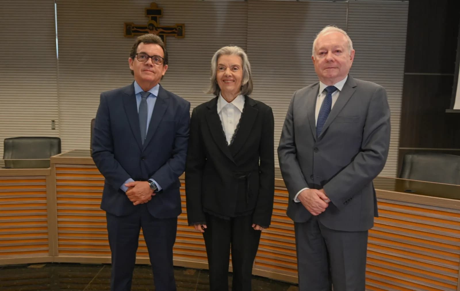 Com ministra Cármem Lúcia, presidente do TRE-AM garante eleições limpas e sem interferências