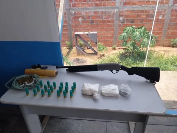 Criminosos são presos com drogas, arma de fogo e munições em Ipixuna