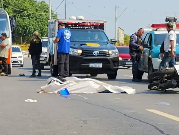 VÍDEO: Mulher morre esmagada por micro-ônibus e marido fica ferido em grave acidente no Rapidão