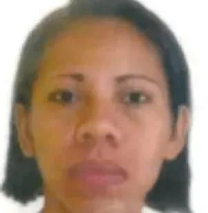 PROCURADA: Mulher finge ser da igreja para furtar casas no Coroado, em Manaus