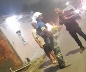VÍDEO: Funcionários da Águas de Manaus são ameaçados por homem armado durante serviço