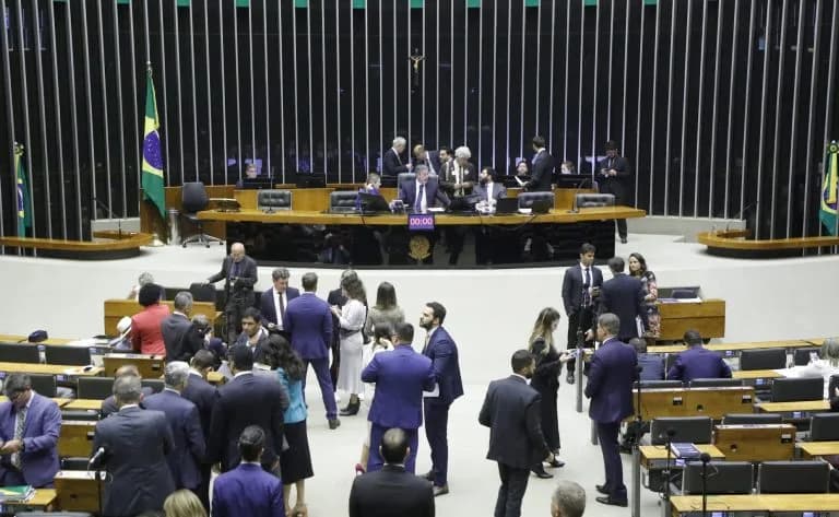 Câmara dos Deputados conclui votação de projeto que regulamenta reforma tributária; texto vai ao Senado