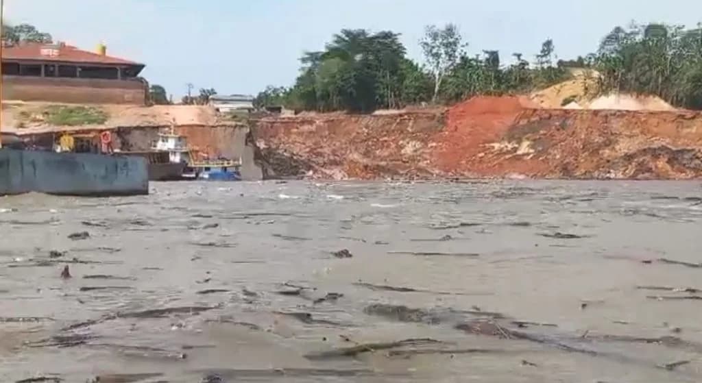 Prefeitura de Manacapuru divulga lista de desaparecidos em desabamento de barranco do Porto da Terra Preta