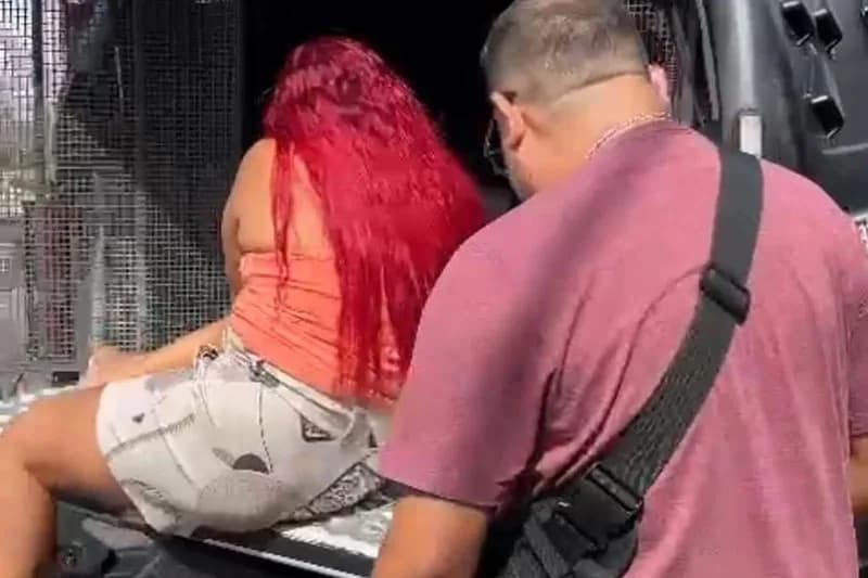 Deu de paulada: no dia do aniversário, mulher é presa por agredir mãe idosa em Manaus