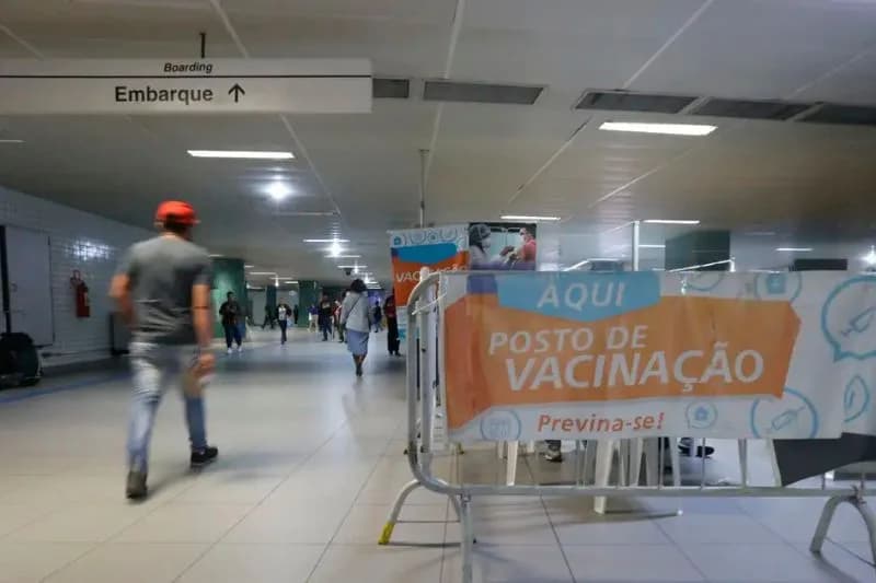 Governo federal nega desabastecimento generalizado de vacinas no Brasil