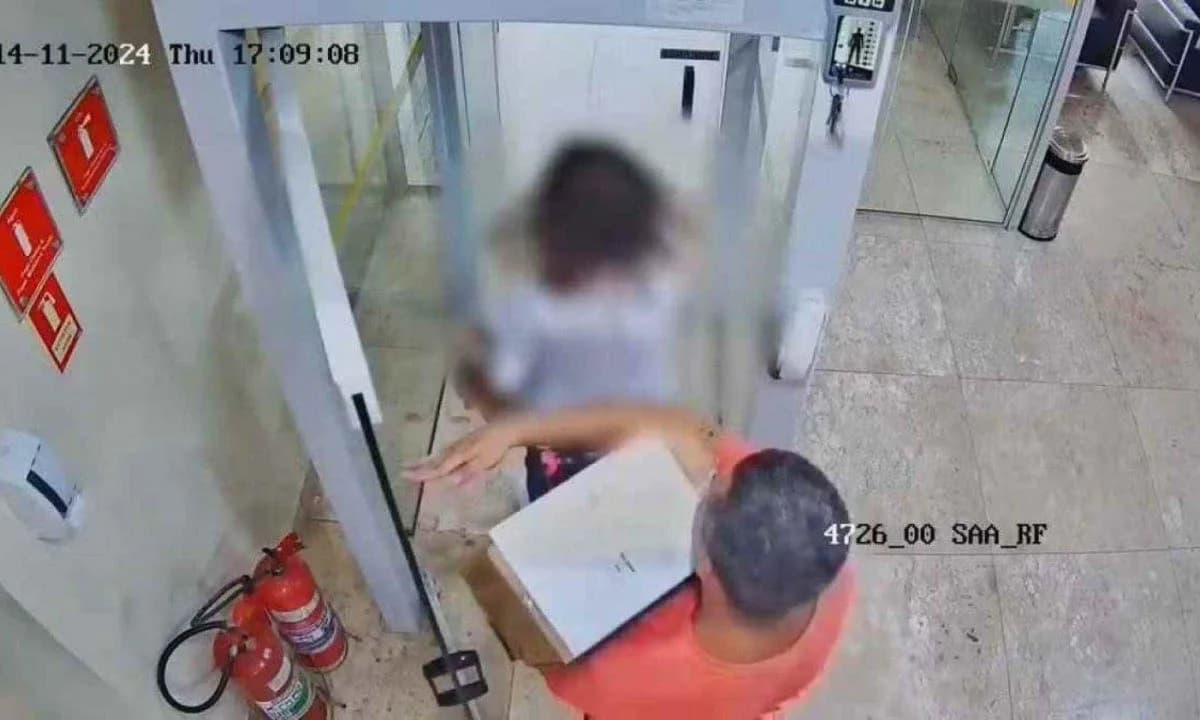 VÍDEO: funcionário que furtou R$ 1,5 milhão do BB levou dinheiro em caixas de papelão no ES