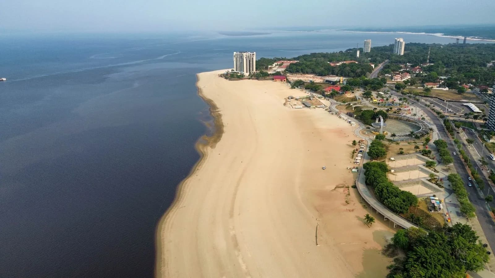 Rio Negro sobe em dezembro e praia da Ponta Negra pode ser reaberta nos próximos dias