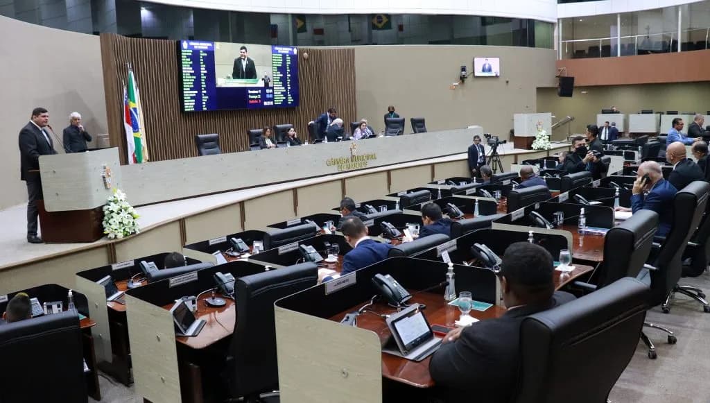 17 a 9: Projeto que concede plano de saúde a ex-vereadores é promulgado na CMM