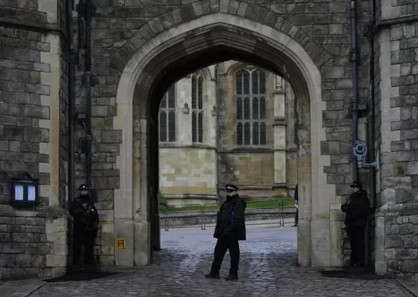 Criminosos encapuzados roubam veículos da Família Real após invasão ao Palácio de Windsor, revela jornal