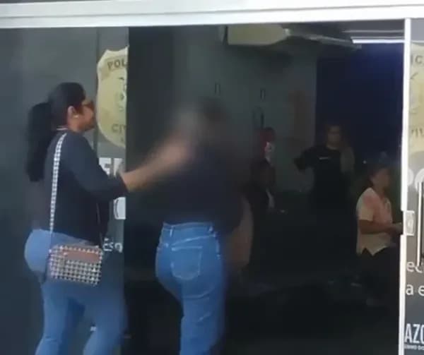 Mulher presa por participar de estupros com professor de inglês também foi abusada quando tinha 13 anos