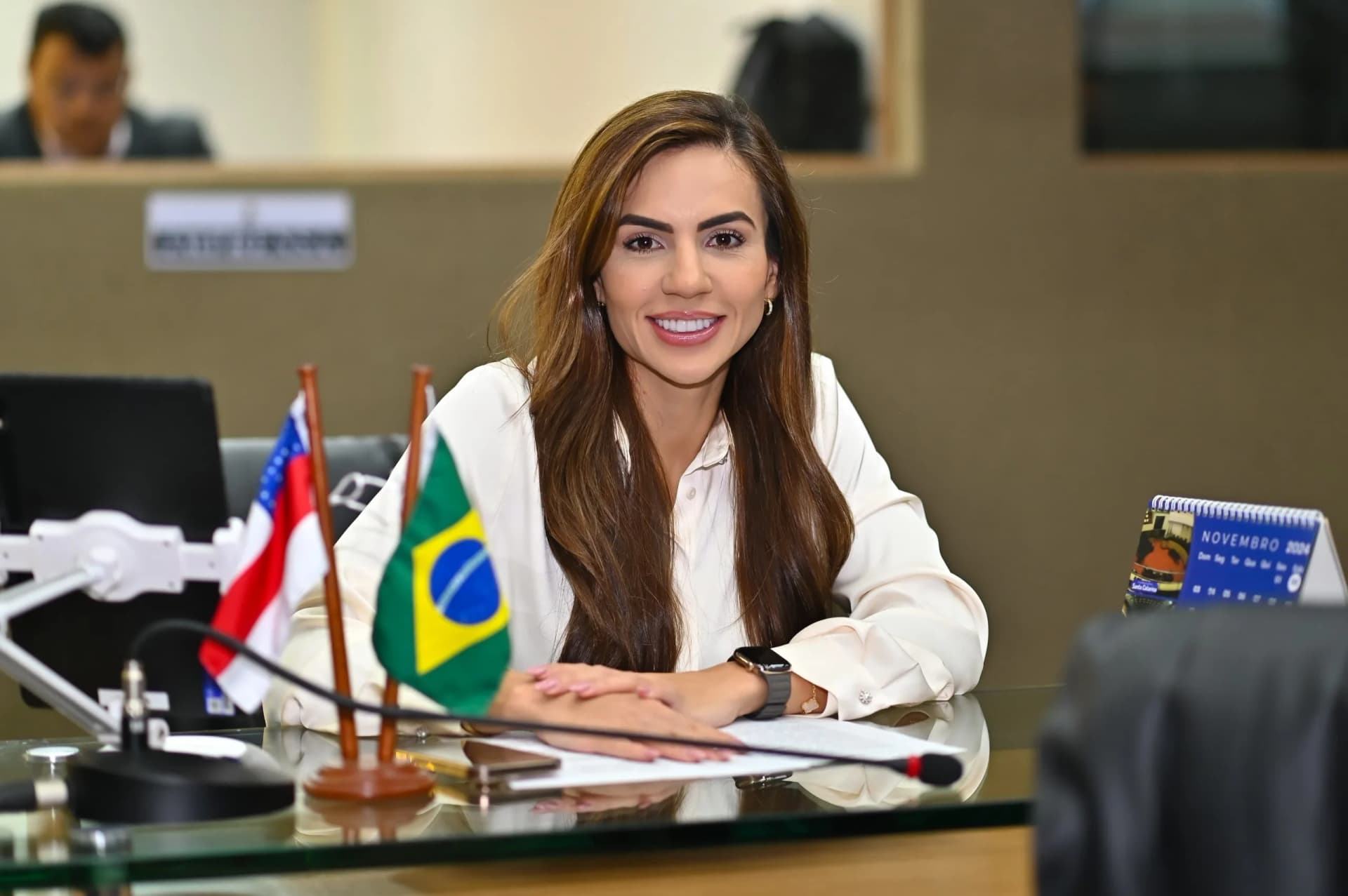 Deputada Débora Menezes desiste de criar o ‘Dia da Luta pela Democracia’ após rejeição na Aleam