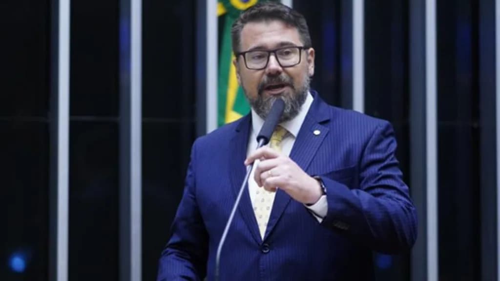 Deputado quer propor PEC para acabar com feriados no Brasil