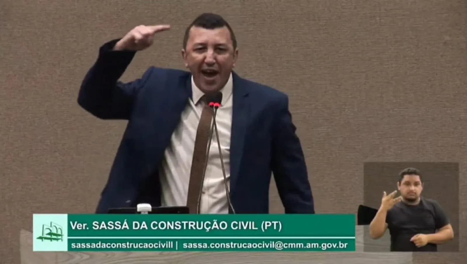 Na CMM, Sassá eleva tom contra Amom por se opor ao fim da escala 6×1: “Você é uma vergonha para o Amazonas”