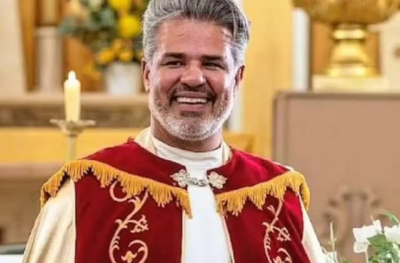 SP: Padre é afastado por Diocese após vazamento de fotos íntimas