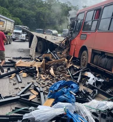 VÍDEO: Grave acidente na BR-381 deixa uma pessoa morta e nove feridas em Caeté