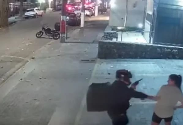 VÍDEO: Câmera registra assaltos ao mesmo tempo em rua de Pinheiros