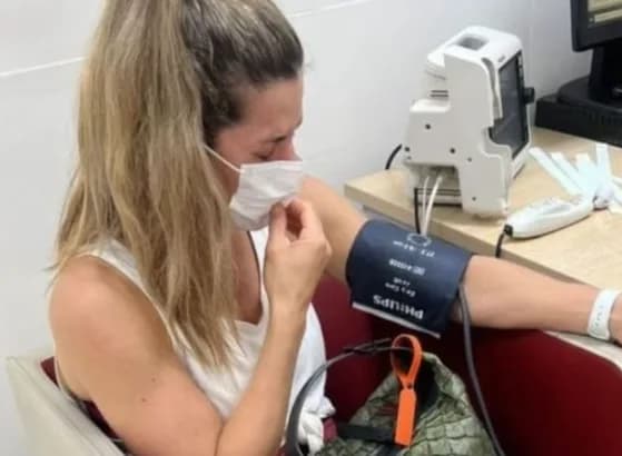 Em meio a polêmica, Ana Paula Minerato recebe atendimento médico