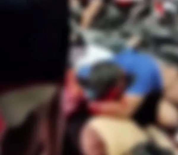 IMAGENS FORTES: Homem chora desolado ao ver esposa morta em acidente no Pará