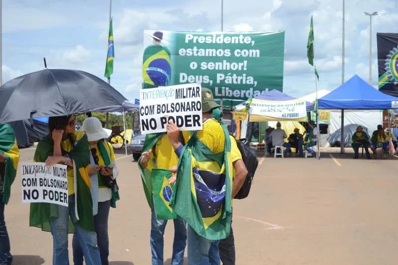 STF condena 14 réus que acamparam no QG do Exército nos ataques de 8/1