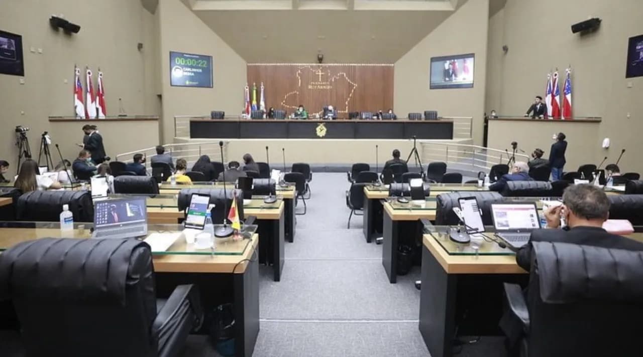 Deputados suspendem sessão plenária para definir membros das Comissões