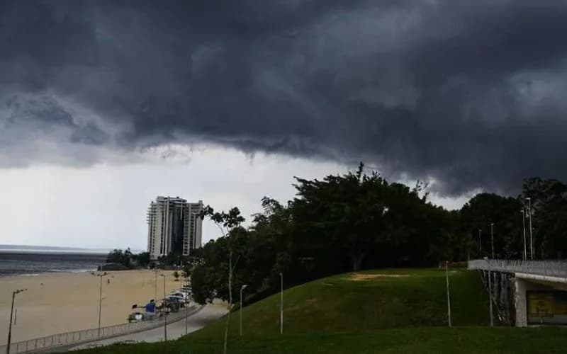 Chuvas fazem rio Negro subir em Manaus: Nível está 1 metro acima do mesmo período de 2024