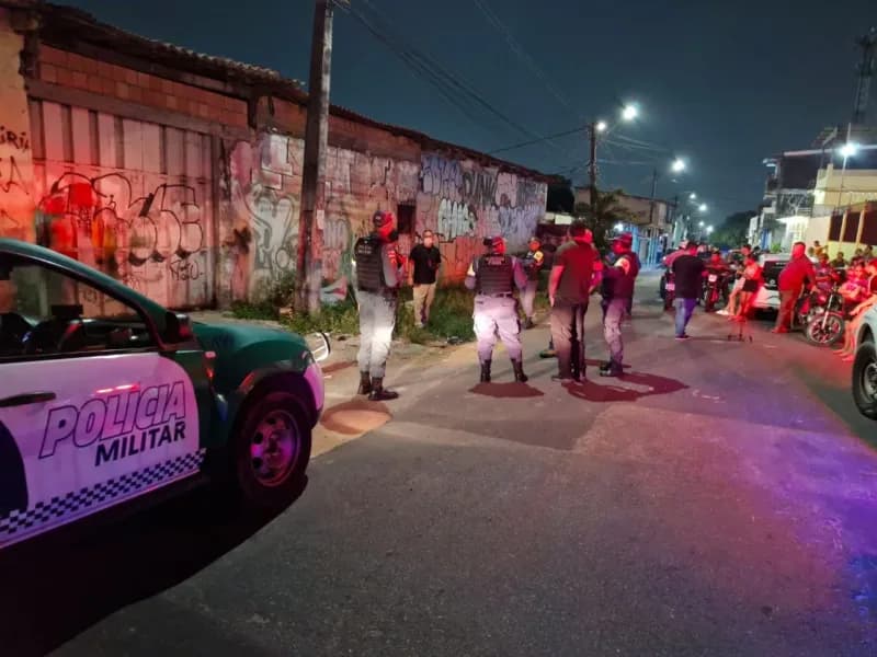 IMAGENS FORTES: corpo é encontrado dentro de saco, no Mutirão, em Manaus