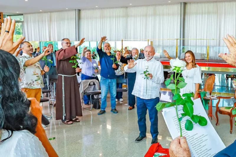 Lula celebra 5 anos de soltura da prisão com cerimônia ecumênica no Palácio do Planalto