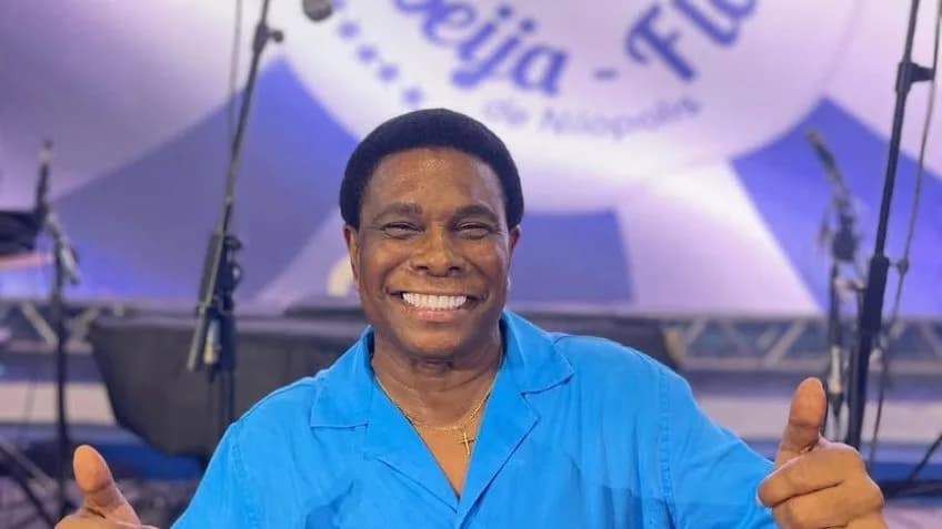Neguinho da Beija-Flor anuncia aposentadoria aos 75 anos