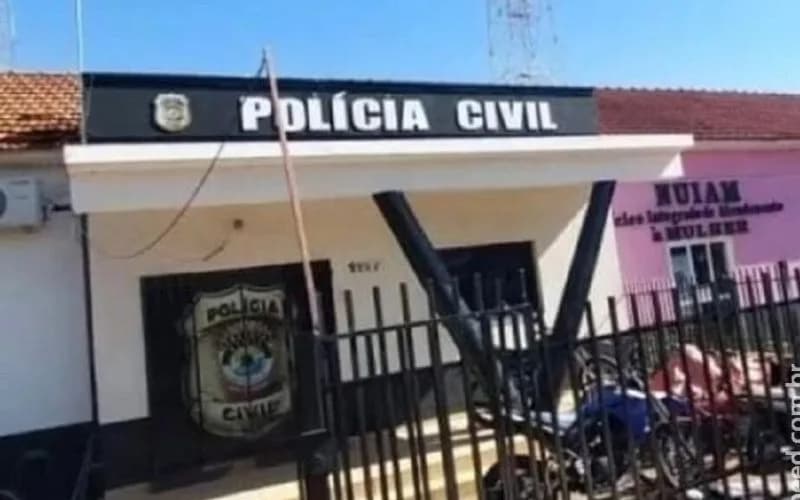 Servidora idosa é agredida com soco no rosto por mãe de aluno e forçada a beber refrigerante