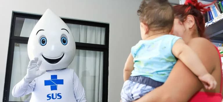 Vacina de gotinhas será aposentada nesta segunda no Brasil; dose agora é injetável