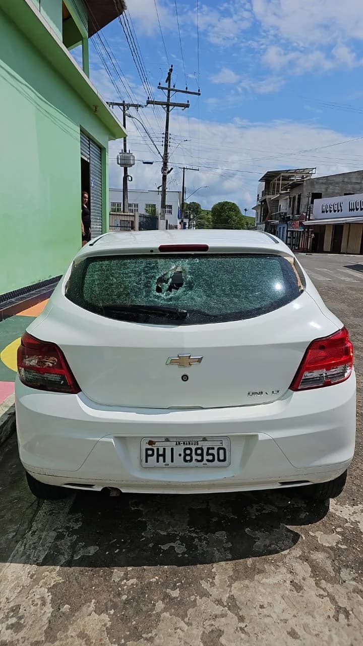 Homem é preso suspeito de quebrar carro e atear fogo em moto e lancha em Itamarati