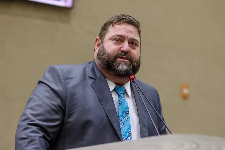 “Podem falar da minha dancinha, mas nunca da minha conduta”, se despede William Alemão com farpas à colegas