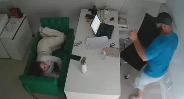 No PR, recepcionista é acordada de soneca por assaltante