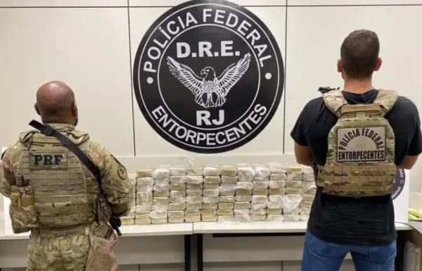 Dupla é presa com 120kg de pasta base de cocaína na Via Dutra, no RJ