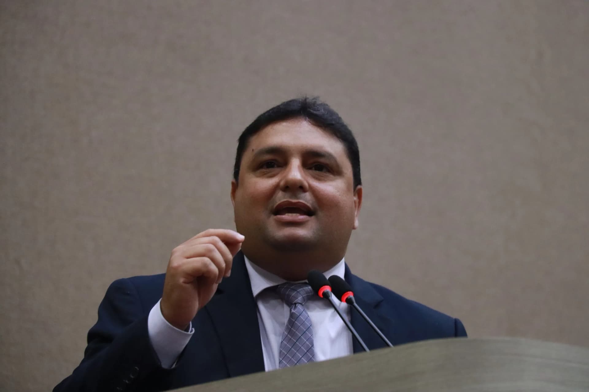 Caio André sobre reajustes: “Se não for feita essa lei, o salário será zero ano que vem”