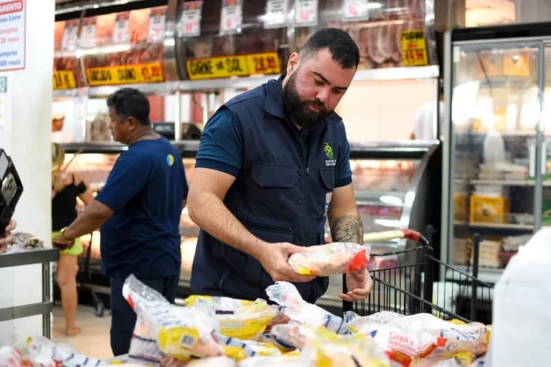 Mais de 80 produtos vencidos são apreendidos em supermercado de Manaus