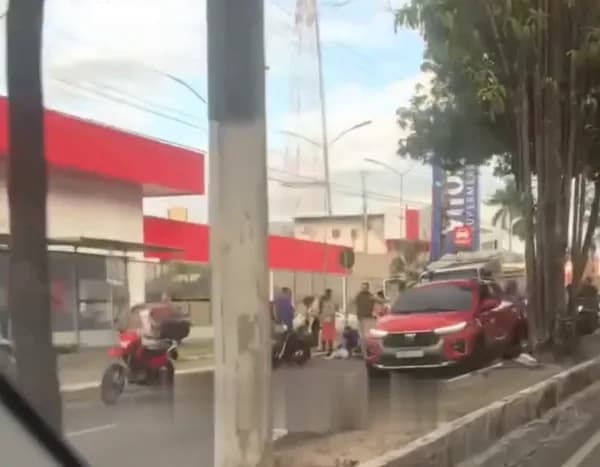 VÍDEO: Motociclista fica ferido em acidente e deixa trânsito parado Japiim