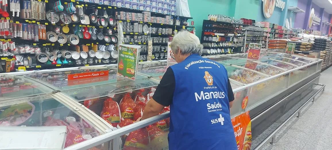 Visa Manaus apreende 200 quilos de alimentos impróprios na operação “Natal com Saúde”